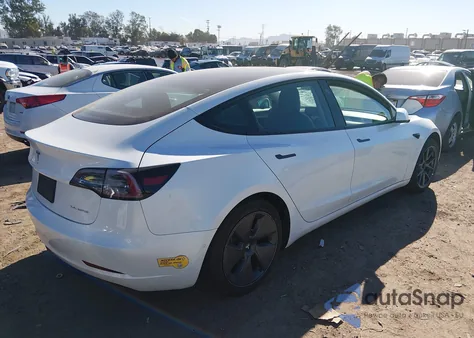 2022 Tesla Model 3 Long Range Dual Motor All-Wheel Drive z USA, uszkodzony, nr VIN 5YJ3E1EB6NF206706